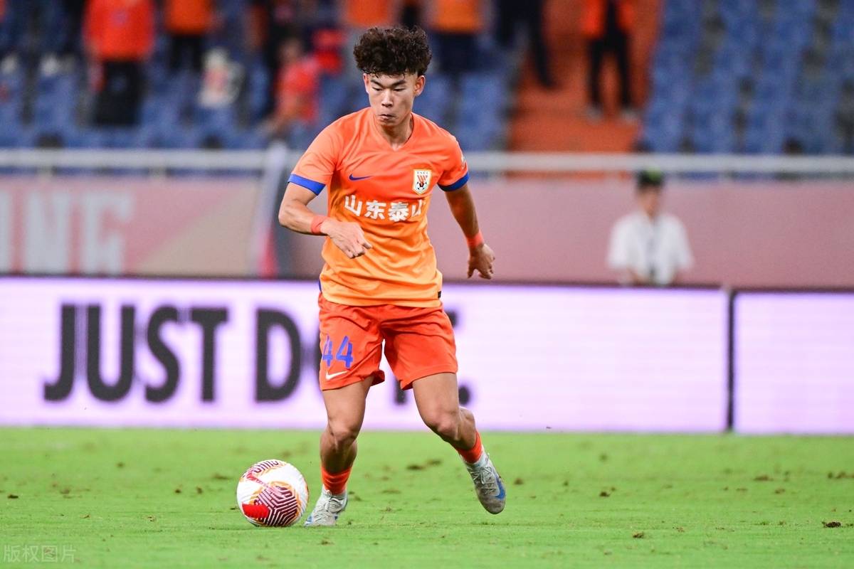 星空体育官方入口-济南鲁能泰山足球队球员荣膺最佳新秀的简单介绍