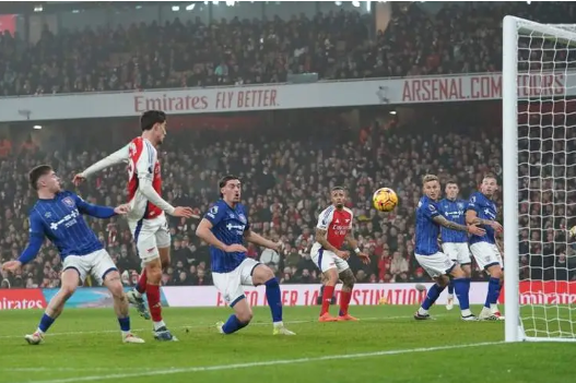 星空体育入口官网-巴黎圣日耳曼赢得胜利，挺进半决赛！