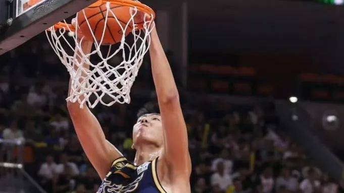 星空体育中国官网-体育界新星崭露头角，挑战老牌选手