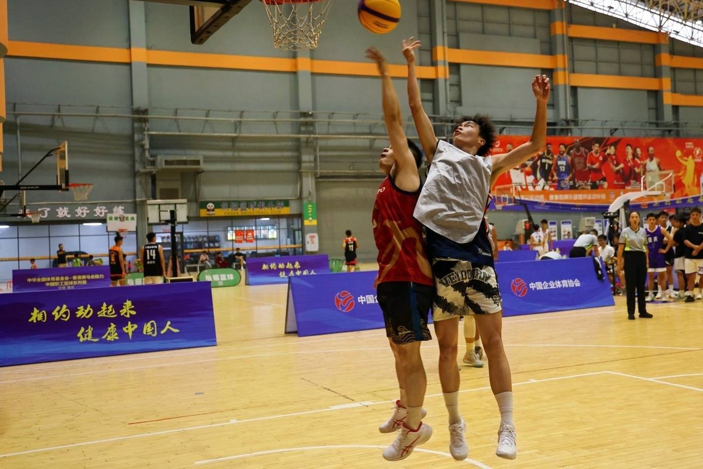 星空体育电脑版-包含激情四射！篮球赛事一触即发！的词条