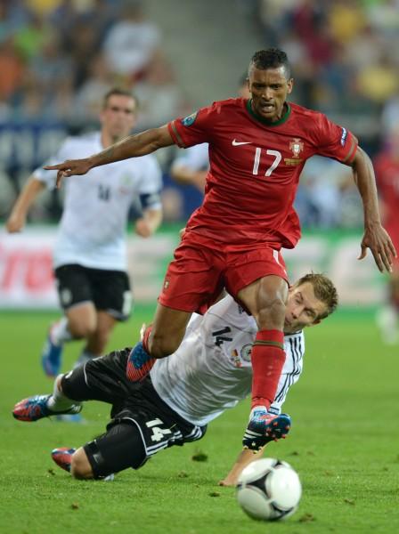 星空体育电脑版-包含捷克与葡萄牙争夺胜利，欧洲杯预选赛火药味浓厚的词条