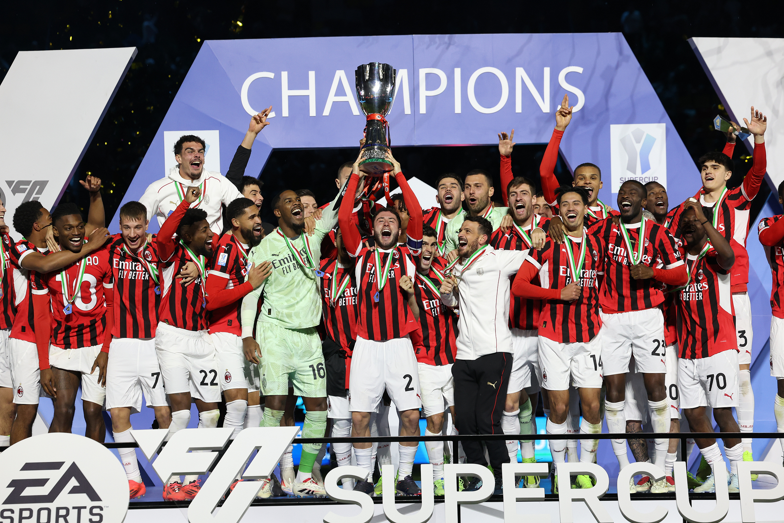 星空体育在线官网-米兰球迷高呼口号，期待球队继续保持胜利态势的简单介绍